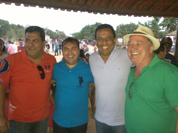 Robério Nunes, Dr. Wilton, Zé Augusto e Dep. Carlleto - na comunidade de Angical - Érico Cardoso.