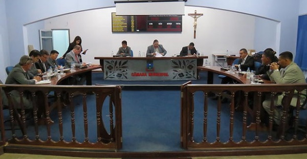 Casa reinicia trabalhos nesta terça às 9h00.